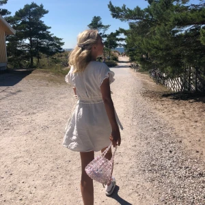 Vit klänning från Zara  - Bra passformen 