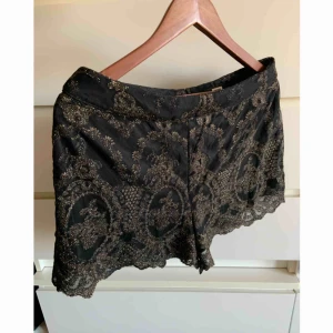  - Super snygga partyshorts 🌟 Har blivit för stora så knappt använda. Nyskick 