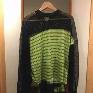  - Fin tröja från The Ragged Priest i storlek S. Endast använd fåtal gånger och är i bra kvalité. 