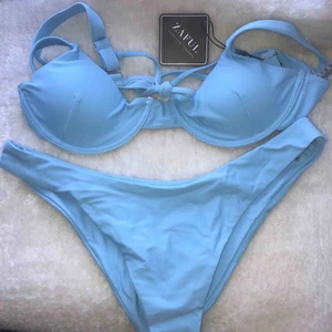 - Helt ny, oanvänd bikini från Zaful i storlek M, men passar storlek S. Säljes pga för liten. Kan postas eller hämtas upp i Stockholm. 