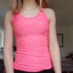 2 träningslinnen - Träningslinnen avända ett fåtal gånger. Båda för 70 kr, 1 för 40 kr. Mötas upp i hbg, annars står köparen för frakten om du inte sammanlagt köper för mer än 250 kr!