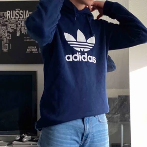  - Inprincip nyköpt hopdie från adidas. Jätteskön och mjuk och snygg. Den kommer dock inte till användning :(