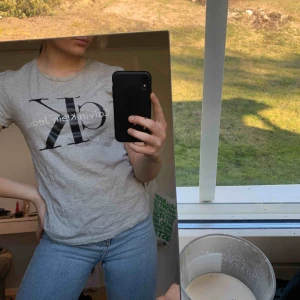  - Superskön tröja från Calvin Klein jeans. Frakt ingår.