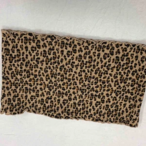  - Bandeu topp från H&M i storlek M. Aldrig använd. Priset är inklusive fraktkostnad.