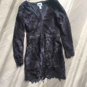  - Passar den som är lite mindre. Inte så mycket elasticitet så om man är allmänt liten. Både på längden och bredden.