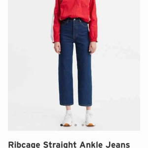  - Jättesnygga Levi’s ribcage straight jeans I strl 27 och längd 27! Köpte dem i somras, men har blivit för små. Ord pris: 1199 kr. Pris kan diskuteras!