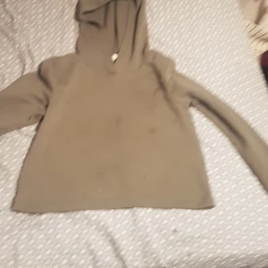 En mörkgrön magtröja. - De här en mörkgrön magtröja. Köparen betalar frakten