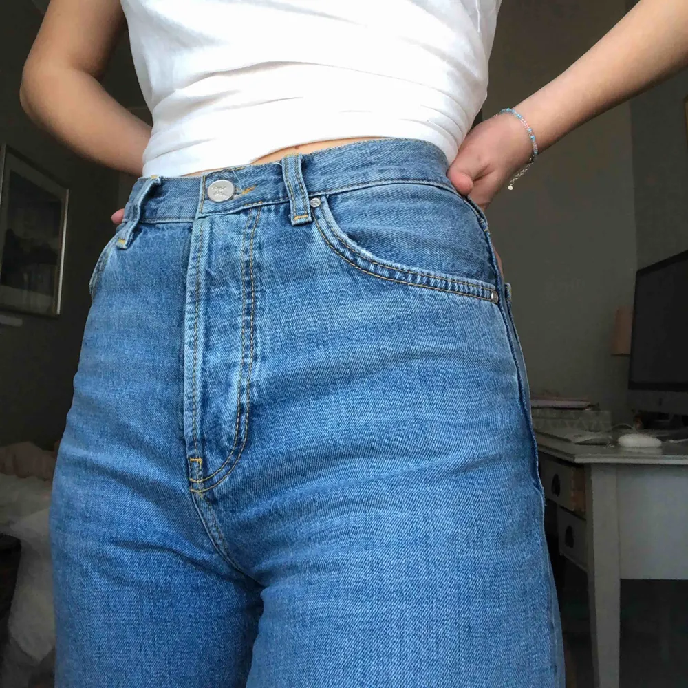 Vida Jeans från Gina tricot! För referens har jag vanligtvis ca 25/30 i byxor.. Jeans & Byxor.