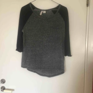  - Lång tunika med armbågslånga ärmar