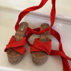  - Klackar 👠 i storlek 37. Köpta på tradera men har själv aldrig använt dom. Fraktar mot betalning🌟