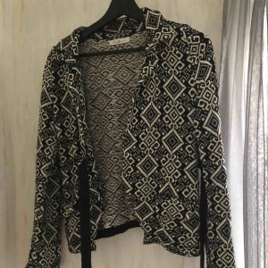  - Snygg kofta strl s- 50kr  Liknande odd Molly 