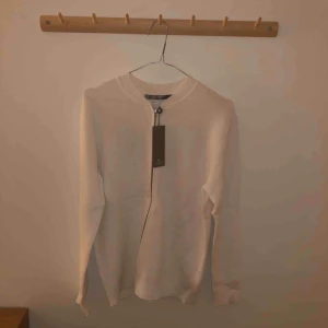  - Tröja från tiger of Sweden. Oanvända med tags kvar. 