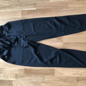  - Kostymbyxor med paperbag midja 🎀 Passar mer en S!