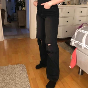  - Nya jeans som aldrig är använda, från bohoo Buda då många är intresserade 