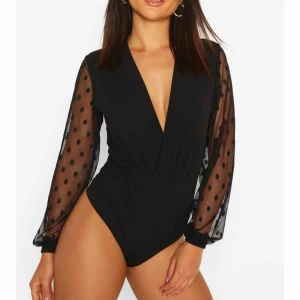  - En helt ny body med tags kvar.  Storlek 38. Finns inte kvar i boohoo:s sortiment.  Kan skickas mot fraktkostnad 