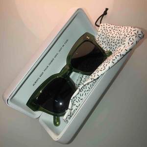 Säljer mina Chimi solglasögon, nyskick! Använt max 5ggr!  Modell #005, färg kiwi Bjuder på frakten vid snabb affär! 