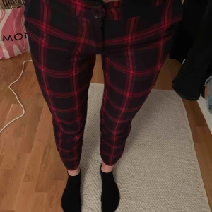  - Säljer mina kostym byxor ifrån nakd. Knappt använda storlek 34.