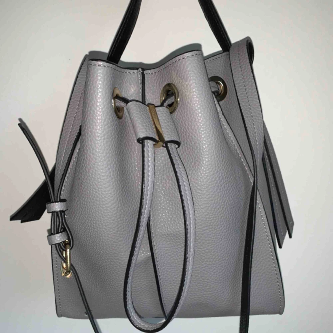 Grå rymlig väska - 90