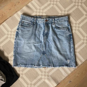  - Jeanskjol nästan ny! 