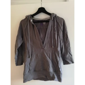  - Topp jag haft för yoga. Trekvartsärm skön luva. 