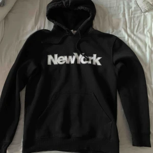  - en hoodie från HM, väldigt bra skick