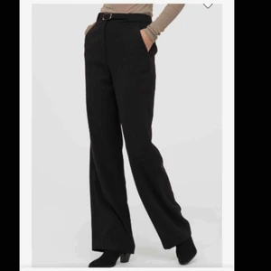  - Ett par kostymbyxor, använda 1 gång storlek 38 men de är typ mellan 36/38. Frakt 50 kr