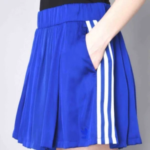  - Knappt använt så i fint skick, superfin men passar inte min stil. +42 för frakt