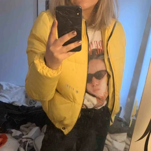  - Ascool jacka från hm, oanvänd. Som en xs. Möts gärna upp annars tillkommer frakt