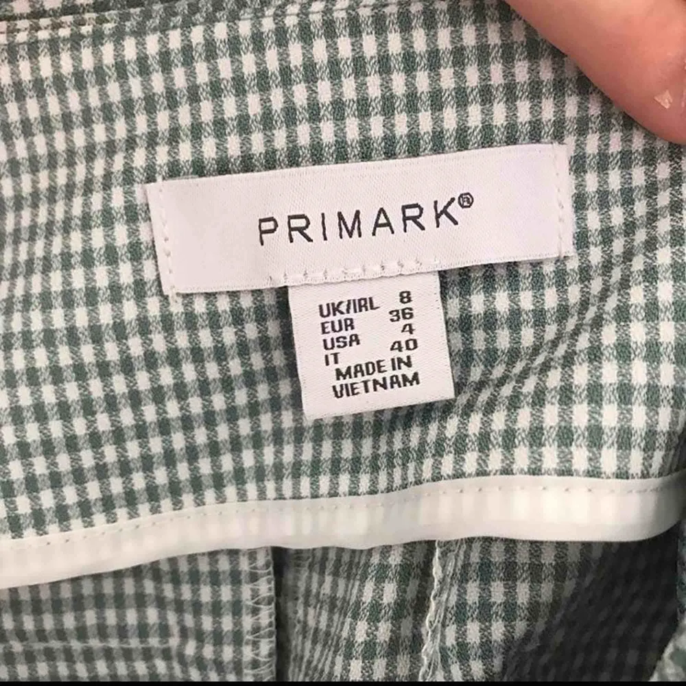 Supersöta rutiga byxor från primark med avtagbart bälte . Jeans & Byxor.