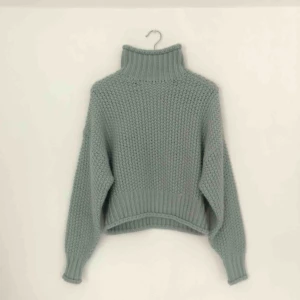  - Jättefin mintgrön stickad tröja från HM. Bra skick! Använd en gång. 