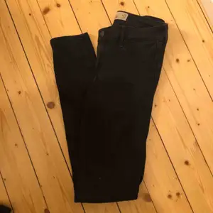 Lågmidjade svarta stentvättade jeans, Köparen står för frakten📦