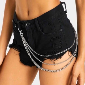  - Trendig silver bälte med multilagers kedjor. Möts upp i uppsala eller fraktar.  