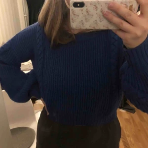  - Stickad tröja från Na-kd  Frakt står köparen för 