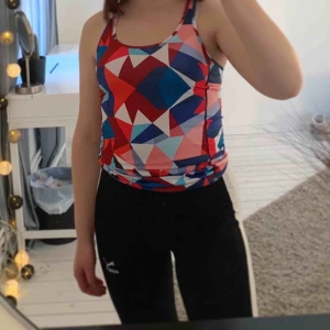  - Oanvänt träningslinne från blacc med en korsning i ryggen 