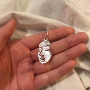  - Halsband med ansikte💝💝