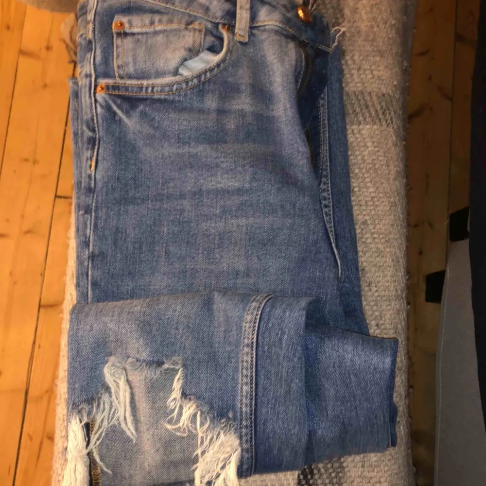 Jeans från Gina, lite hårdare material, köparen står för frakt🥰. Jeans & Byxor.