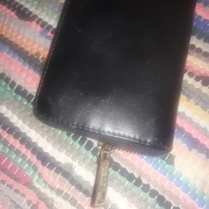  - Äkta skinn fr Wera .ord 399. Anv men i gott skick.många fack. Köparen får rabatt vid köp av fler av mina annonser.