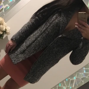  - Kappa från H&M i bra skick.
Använd ett fåtal gånger. 