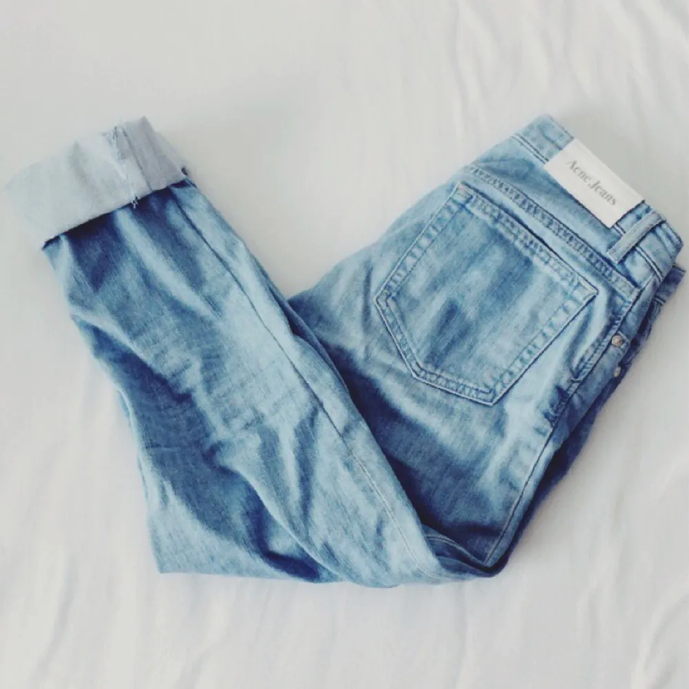 Jätte fina Acne jeans, kommer tyvärr aldrig till användning så säljer dom istället💕💕 Köpare står för frakt✨. Jeans & Byxor.