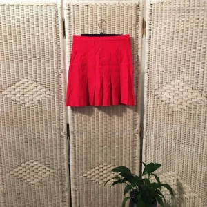  - ❤️CUTEST LIL' THING ❤️ Tenniskjolen i dina vildaste drömmar ☁️✨ kort-kort är den och liten i storleken så passar folk med mindre midja ⚡️

❗️FÖRDRAR SWISH ❗️

💌FRI FRAKT💌