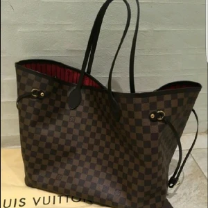  - louis vuitton neverfull mm 
kvitto kvar 
köptes i augusti 