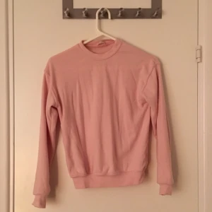  - Gullig tröja från Brandy Melville. Mer babyrosa än på bild! Frakt tillkommer :)