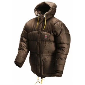  - Äkta Brun fjällräven jacka. Knappt använd då den är för stor för min bror. Storlek L :)