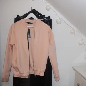  - Tunn bomberjacka, Aldrig använd