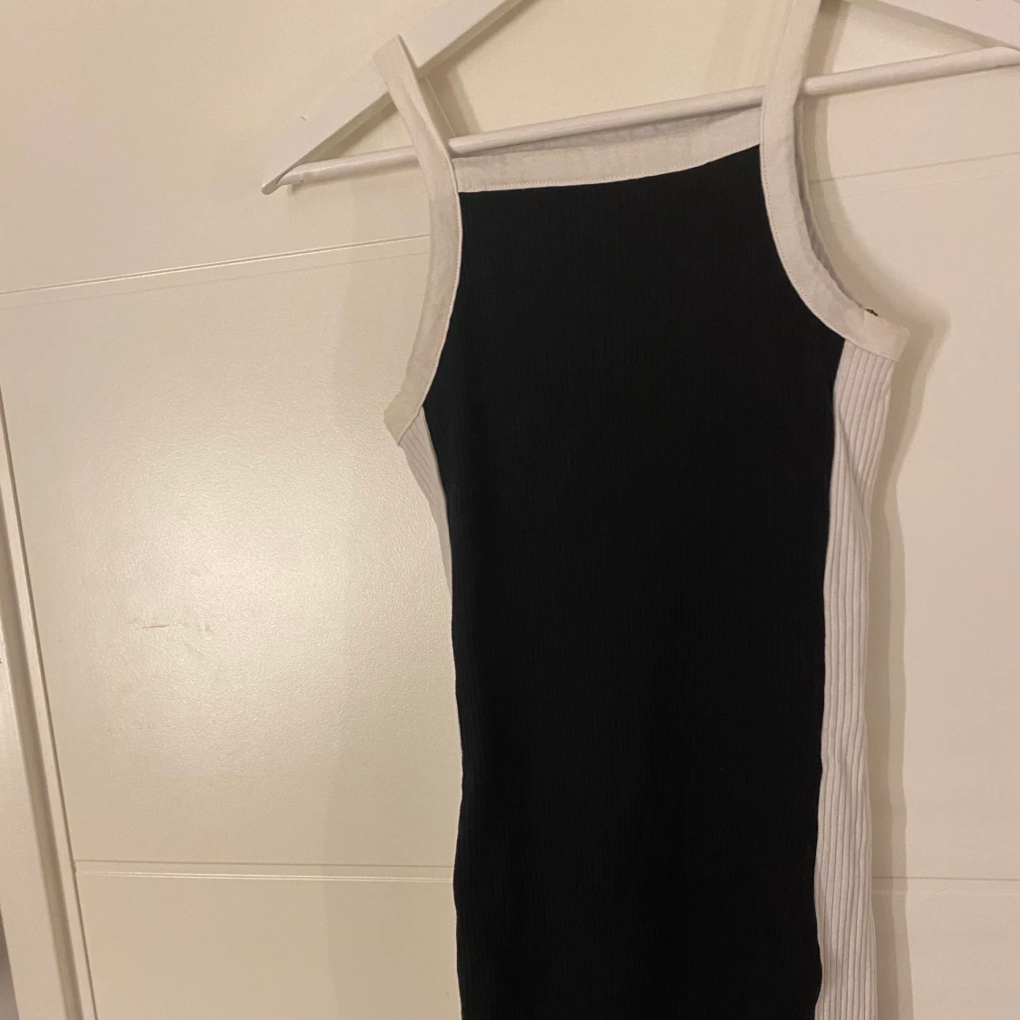 Ribbad klänning från Monki! - 91