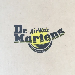 DrMartens - Helt oanvända, jätte snygga men för små för mig. Köpte dem i Skåne så jag kan inte lämna tillbaka dem:). Nypris 1700kr.