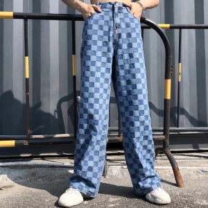 Checkered jeans - Köpta från AliExpress för 200+ kr. Köpte storlek XL men kan inte knäppa dom så skulle säga att dom är M/liten L då jag är 38/40. 215 inkl frakt. 