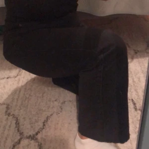 Svarta jeans - Ett par skit coola svarta jeans från weekday. Har bara använt 1-2 gånger då dom är för stora för mig. 