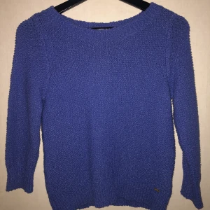  Xs - Oanvänd tröja från khappal med märket Hampton republic, ej använd pågrund av att den är lite liten på mig.