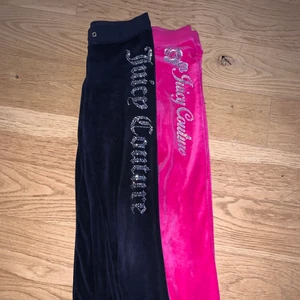 Juicy Couture byxor  - Säljer 2 stycken juicy couture mjukis byxor. Bra skick. Storlek 14 år men motsvarar xs-s. Ställ gärna fler frågor💕🌸 200kr styck💕